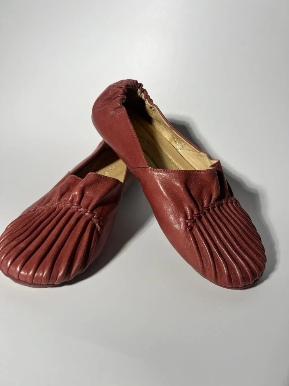 Chocolat Blu Women’s Flats 8.5 M Red Pleated Leather Round Toe Slip-On Shoes